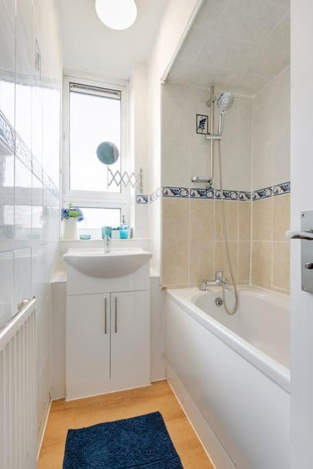 Lovely 3bed Split Level Flat With Outside Space Appartamento Londra